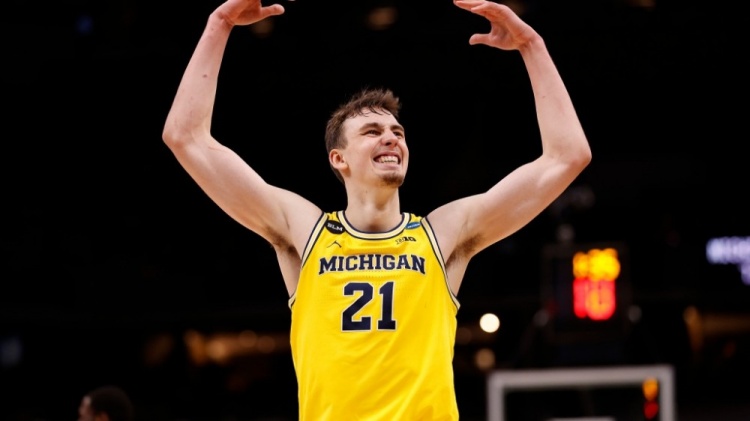 拖住监管者 拖住监管者